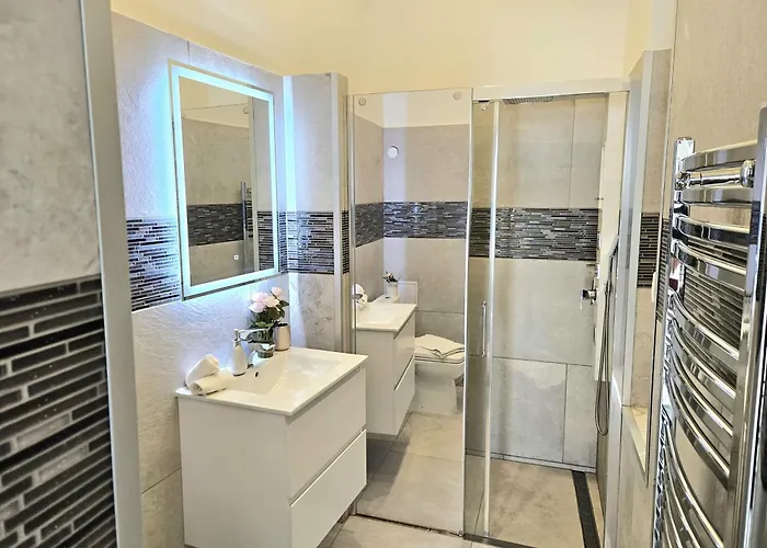 Designer Downtown Gem *