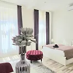 Apartment Designer Downtown Gem *