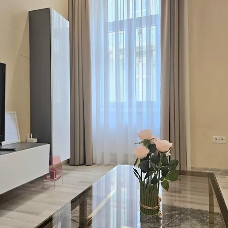 Designer Downtown Gem Appartement
