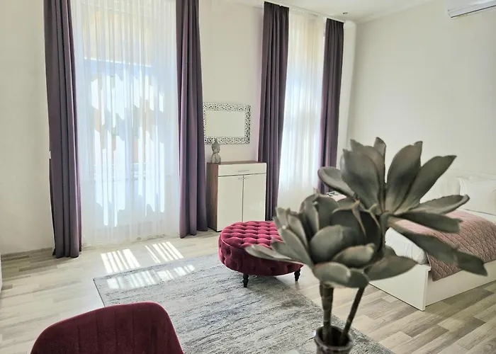 Designer Downtown Gem *