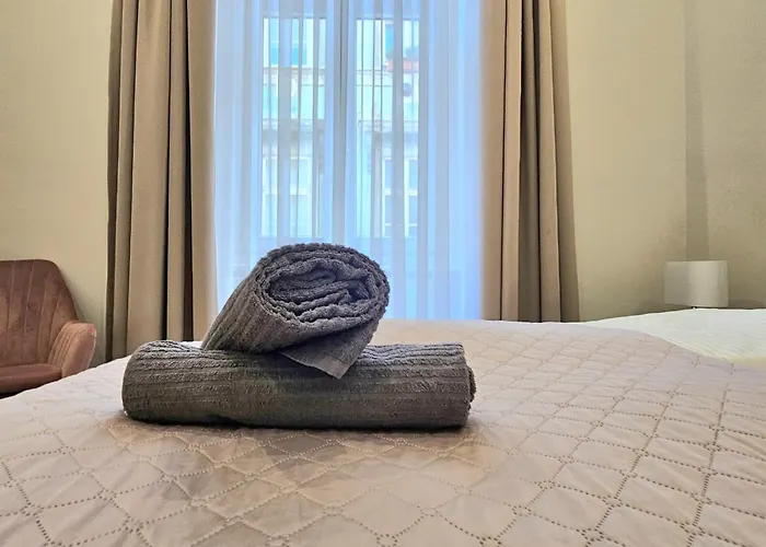 Designer Downtown Gem شقة *