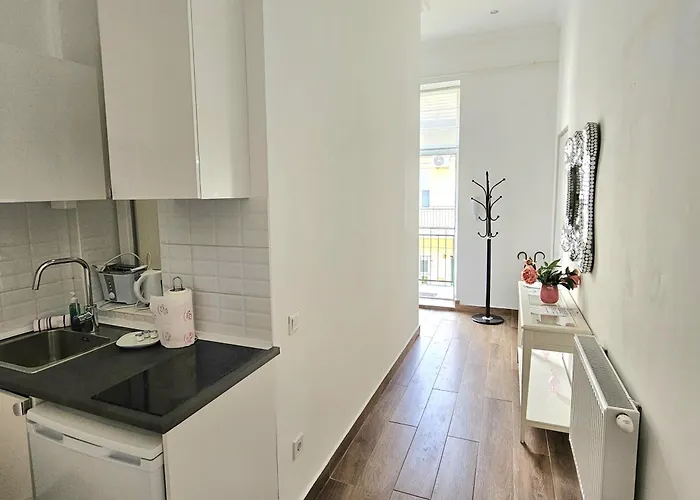 Designer Downtown Gem شقة