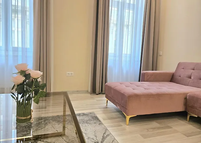 Designer Downtown Gem بودابست