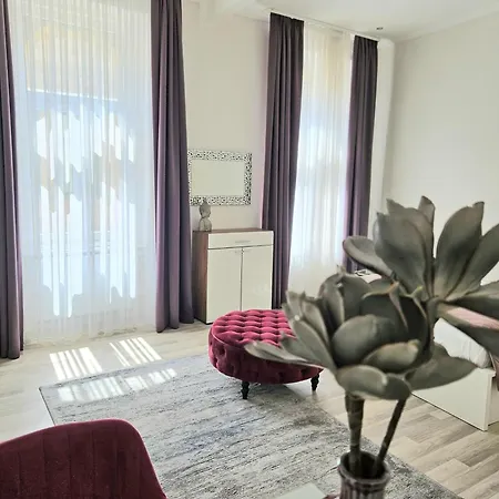 Designer Downtown Gem *