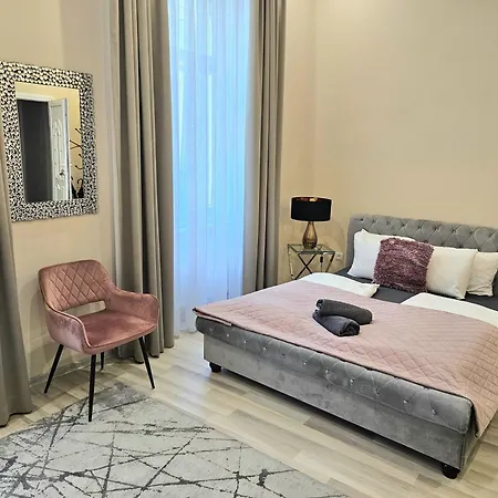 Designer Downtown Gem דירה בודפשט