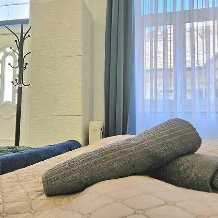Designer Downtown Gem Apartmán