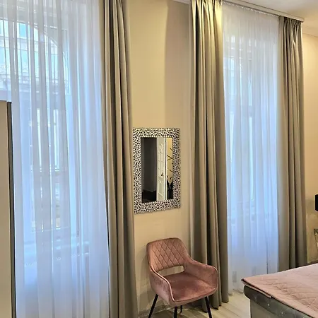 Designer Downtown Gem *