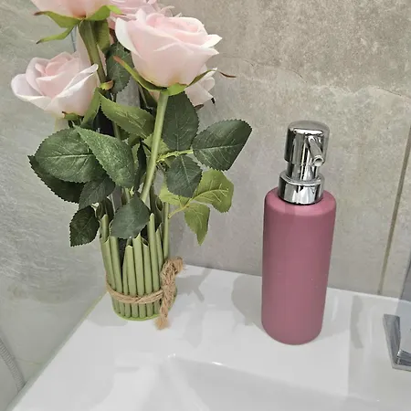 Designer Downtown Gem Apartament *